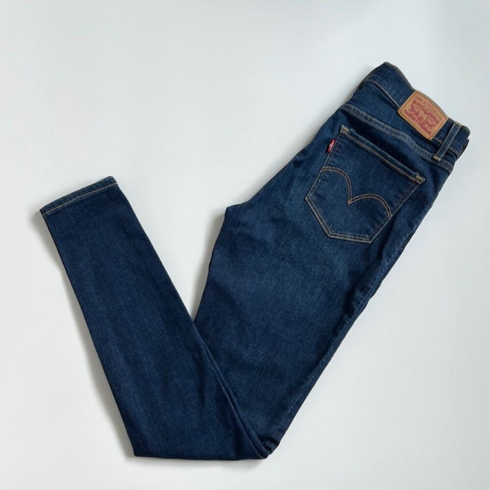 LEVI’S 720 high rise super skinny size 28